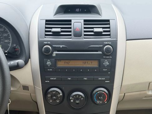 Used 2013 Toyota Corolla L image 34