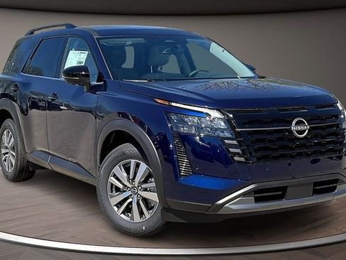 New 2026 Nissan Pathfinder SL image 2