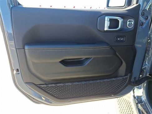 Used 2024 Jeep Wrangler Unlimited Sahara w/ Technology Group image 12