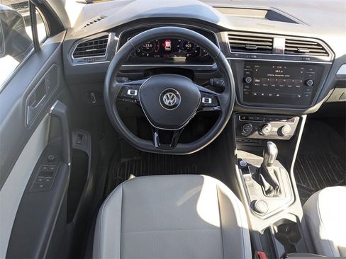 Used 2020 Volkswagen Tiguan SEL image 17