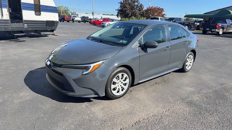 Used 2023 Toyota Corolla LE FWD image 5