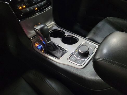 Used 2019 Jeep Grand Cherokee Limited AWD/4WD image 26