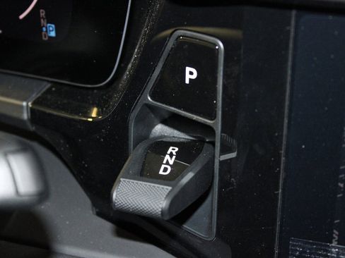 Used 2025 Porsche Macan 4 Electric image 28