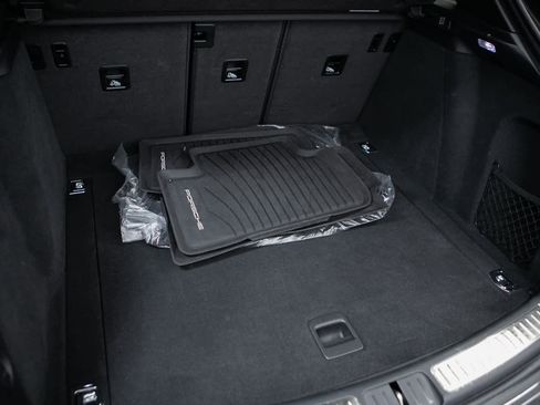 Certified 2023 Porsche Macan image 31