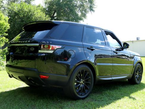 Used 2017 Land Rover Range Rover Sport SE image 40