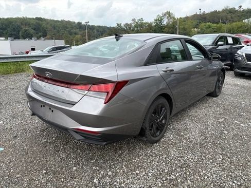 Used 2023 Hyundai Elantra SEL FWD image 5