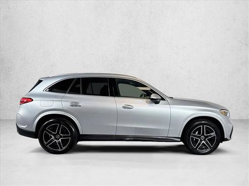 Used 2025 Mercedes-Benz GLC 350e 4MATIC image 4