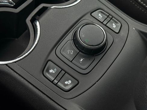 Used 2024 GMC Terrain SLT FWD image 33