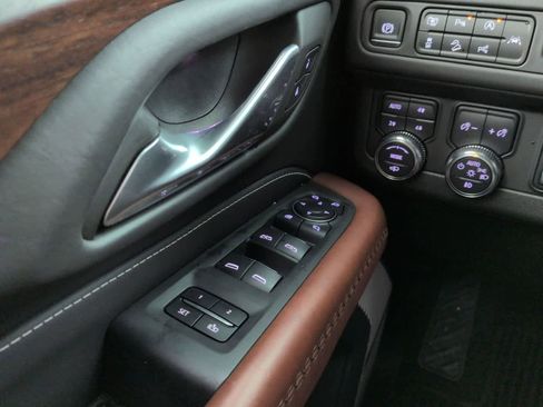 Used 2024 GMC Yukon Denali Ultimate image 17