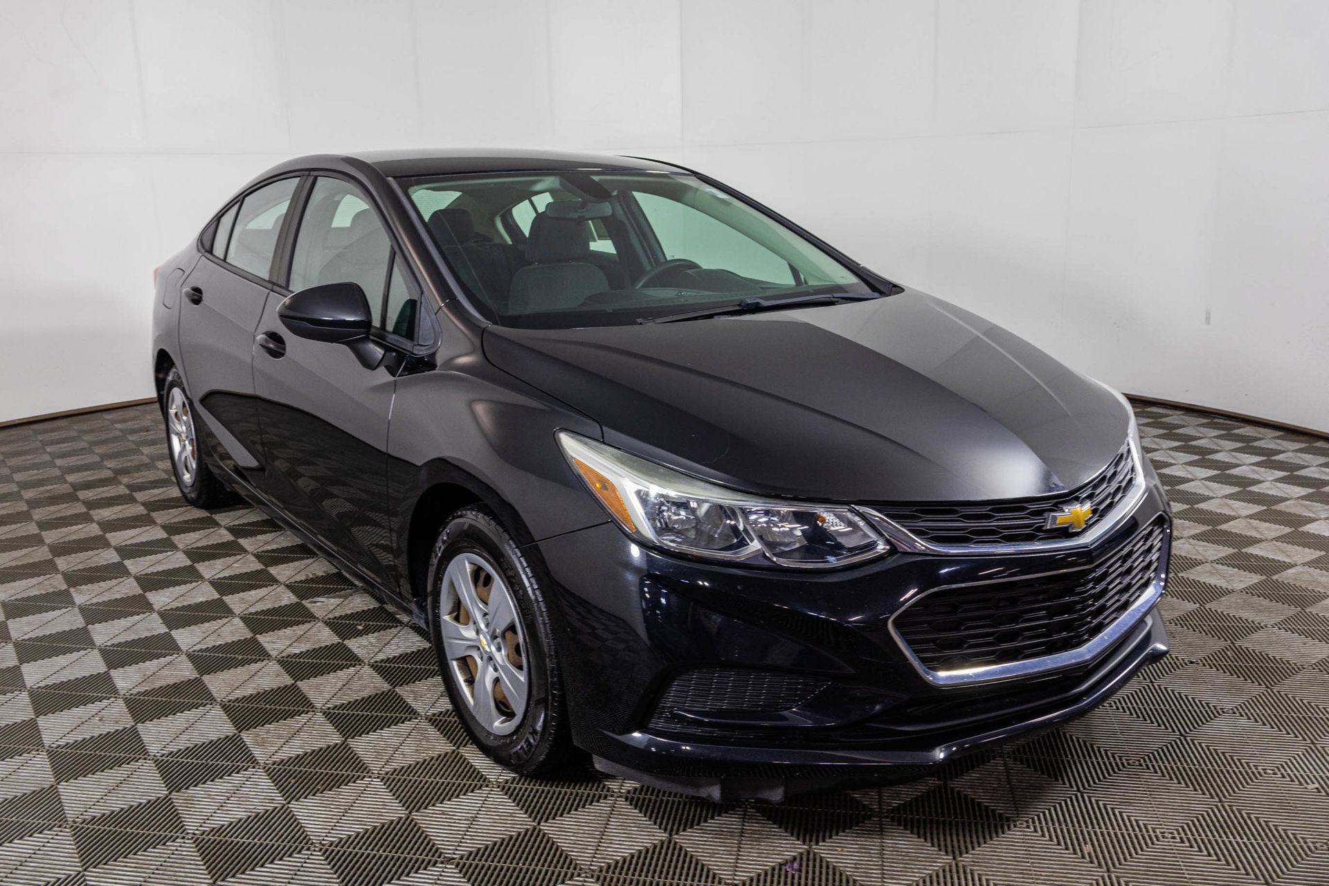 Used 2017 Chevrolet Cruze LS FWD image 10
