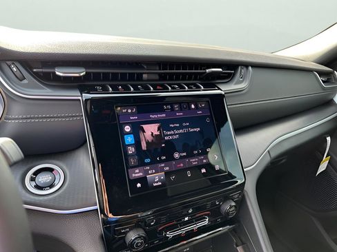 New 2025 Jeep Grand Cherokee Altitude image 34