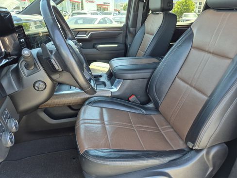 Used 2023 Chevrolet Silverado 1500 High Country w/ Technology Package AWD/4WD image 30