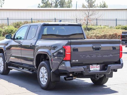 Certified 2025 Toyota Tacoma SR5 AWD/4WD image 5