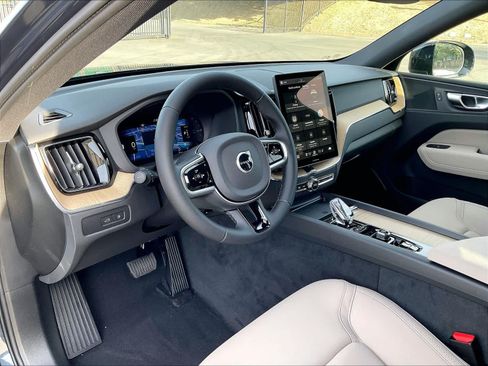 New 2026 Volvo XC60 T8 Plus w/ Climate Package PRO AWD/4WD image 8