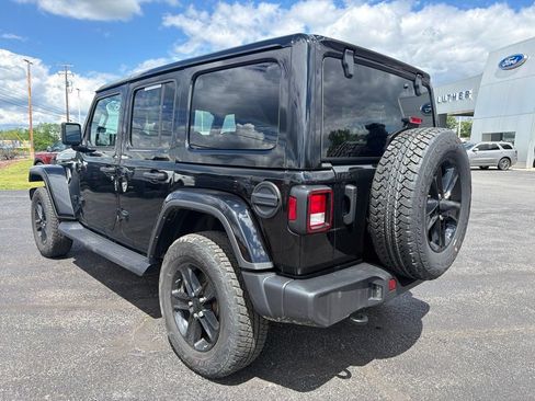 Used 2021 Jeep Wrangler Unlimited Sahara AWD/4WD image 3