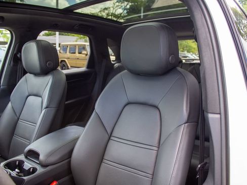 Used 2025 Porsche Cayenne GTS AWD/4WD image 12