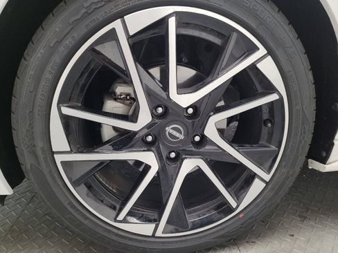 Used 2024 Nissan Sentra SR FWD image 31