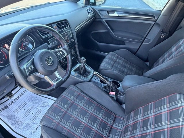 Used 2017 Volkswagen Golf 4-Door FWD image 5