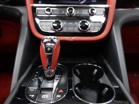 Used 2022 Bentley Bentayga AWD/4WD image 50