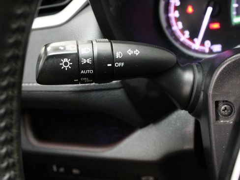 Used 2019 Toyota RAV4 Limited FWD image 28