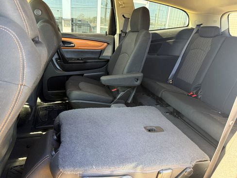 Used 2014 Chevrolet Traverse LT image 34