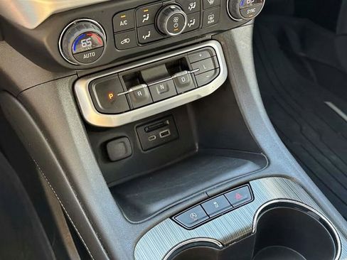 Certified 2023 GMC Acadia SLT w/ Elevation Edition FWD image 28