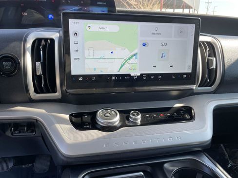 Used 2025 Ford Expedition Active image 18