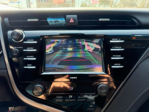 Used 2020 Toyota Camry SE image 18