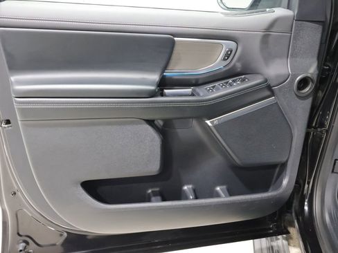 Used 2025 Ford Expedition Max Platinum AWD/4WD image 13