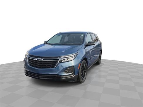 Used 2024 Chevrolet Equinox LS w/ LS Convenience Package image 3
