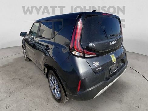 Used 2023 Kia Soul LX w/ LX Technology Package FWD image 7