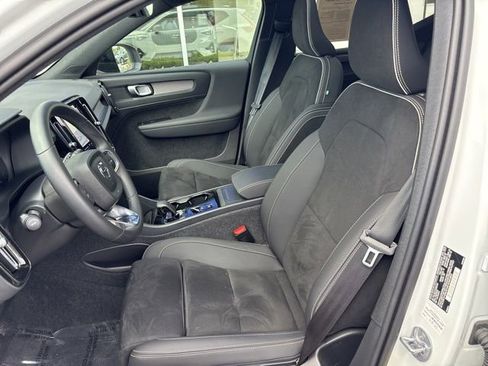 Used 2025 Volvo XC40 B5 Plus AWD/4WD image 15