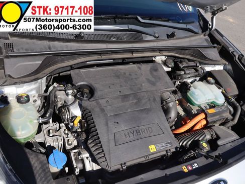 Used 2017 Kia Niro EX FWD image 20
