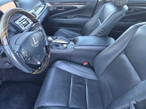 Used 2016 Lexus LS 460 w/ Comfort Package RWD image 18