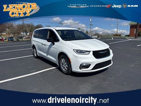 New 2026 Chrysler Pacifica Select image 1