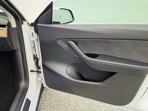 Used 2021 Tesla Model Y Long Range image 30