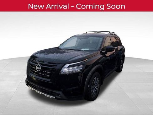 Certified 2023 Nissan Pathfinder SL w/ Black Appearance Package FWD image 2