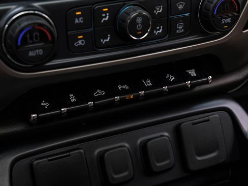 Used 2018 GMC Sierra 2500 Denali w/ Duramax Plus Package AWD/4WD image 29
