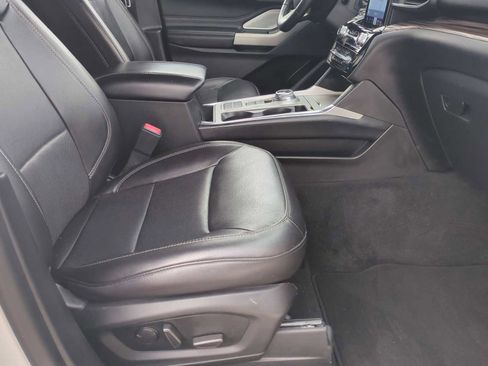 Used 2022 Ford Explorer Limited w/ Limited Technology Package image 28