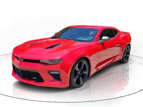 Used 2018 Chevrolet Camaro SS RWD image 4
