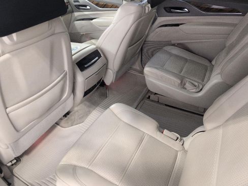 Certified 2022 Cadillac Escalade ESV Premium Luxury Platinum w/ LPO, Radiant Package AWD/4WD image 21