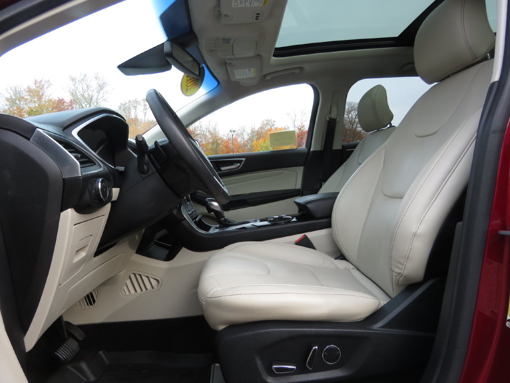 Used 2016 Ford Edge Titanium w/ Equipment Group 302A AWD/4WD image 10