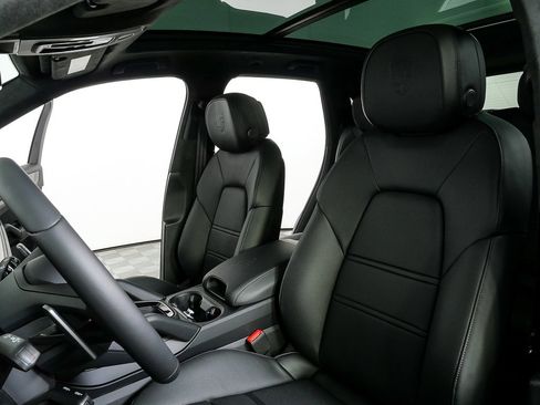 New 2026 Porsche Cayenne GTS image 5
