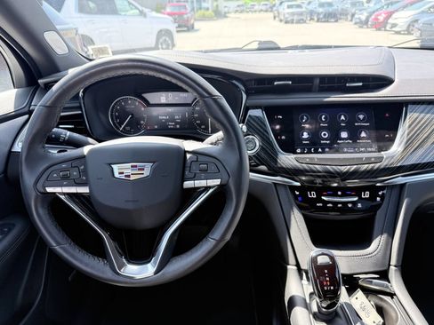 Used 2025 Cadillac XT6 Premium Luxury AWD/4WD image 10