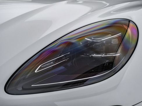 New 2026 Porsche Macan image 7