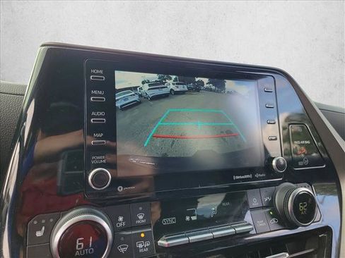 Used 2020 Toyota Highlander XLE AWD/4WD image 21