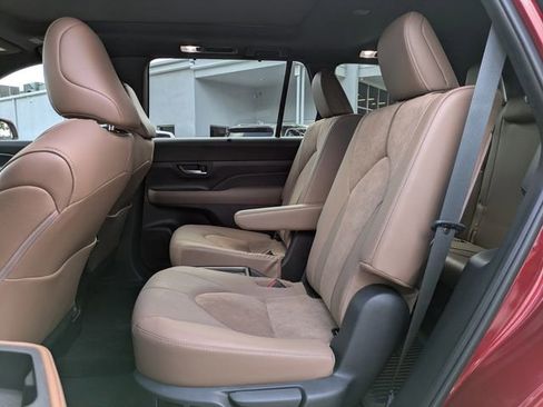 Used 2025 Toyota Grand Highlander AWD Hybrid image 17