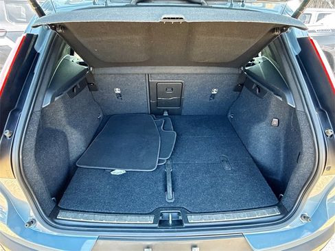 Used 2023 Volvo XC40 B4 Plus image 30