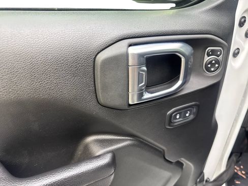 Used 2023 Jeep Wrangler Unlimited AWD/4WD image 34