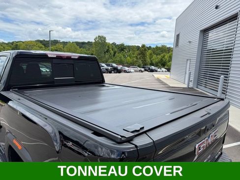 Used 2024 GMC Sierra 2500 AT4 w/ Technology Package AWD/4WD image 13
